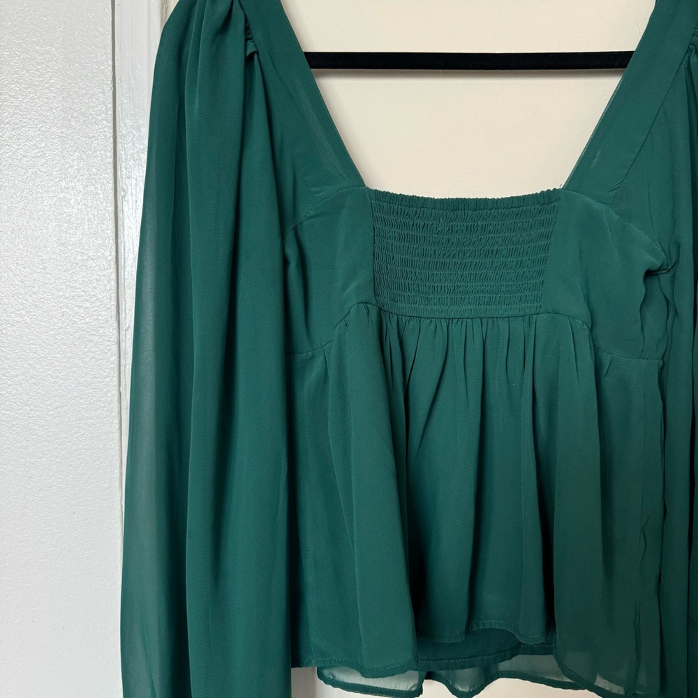 ❌ SOLD ❌ Abercrombie & Fitch Green Top with Sheer Sleeves - Picture 7 of 7